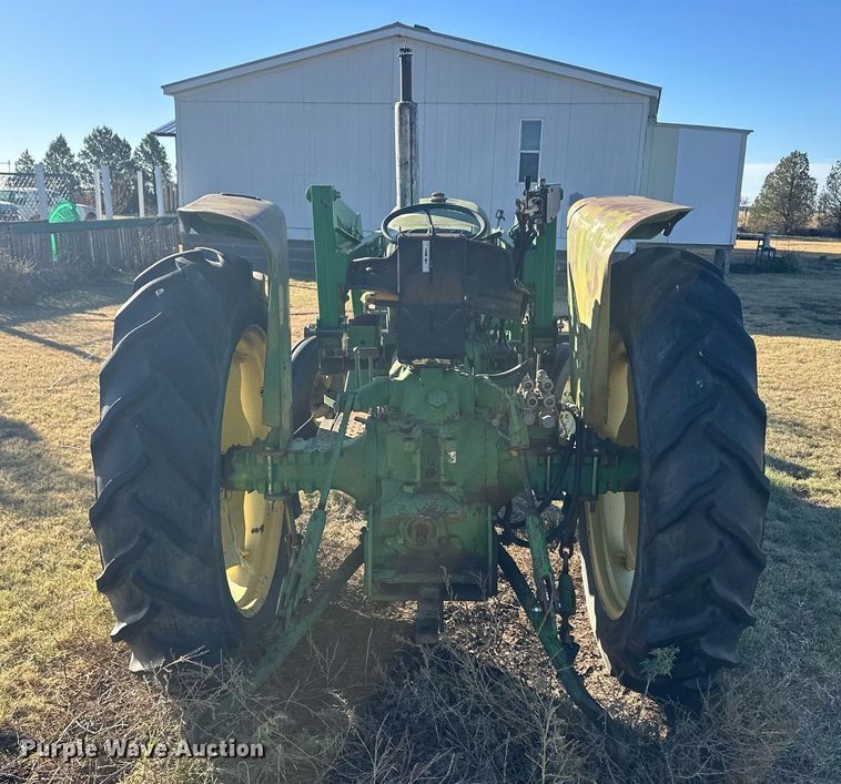 image for item ER8121 John Deere 2020 tractor