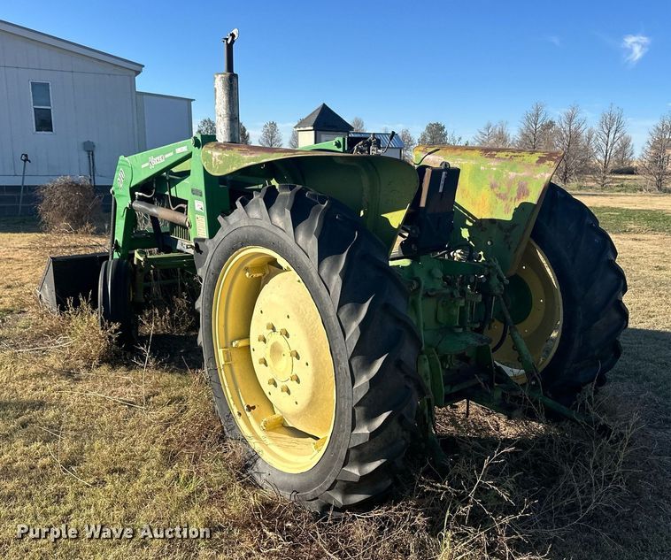 image for item ER8121 John Deere 2020 tractor