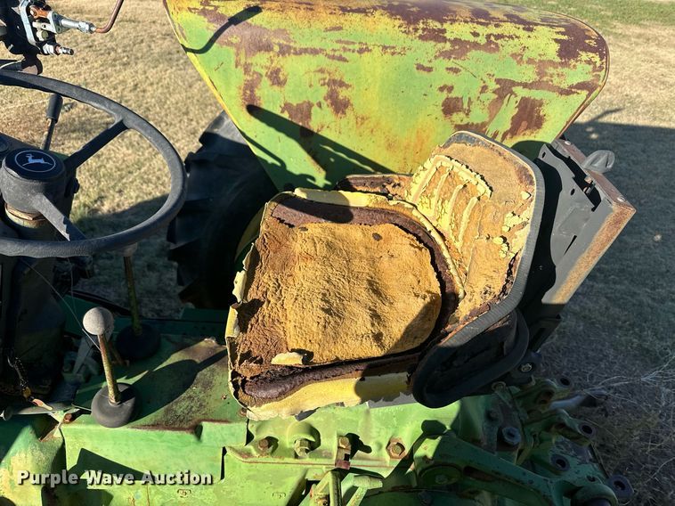 image for item ER8121 John Deere 2020 tractor