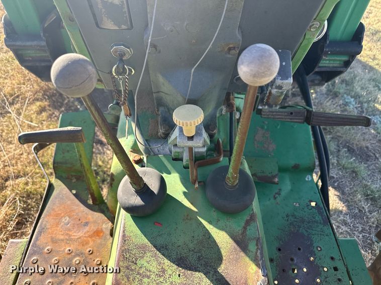 image for item ER8121 John Deere 2020 tractor