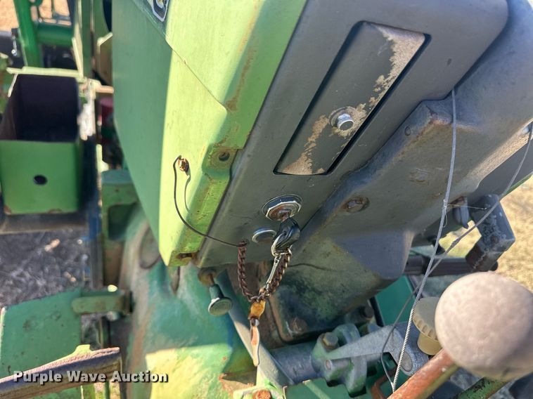 image for item ER8121 John Deere 2020 tractor