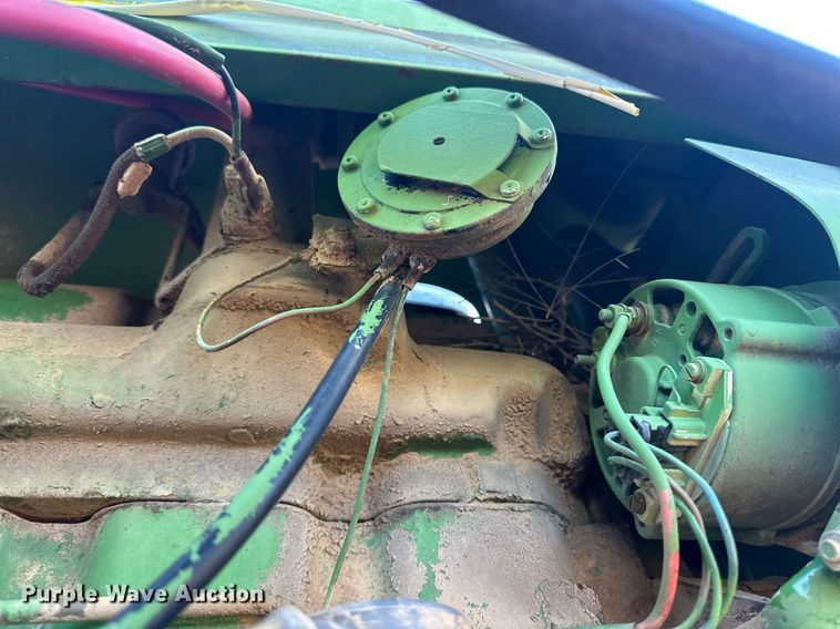 image for item ER8121 John Deere 2020 tractor