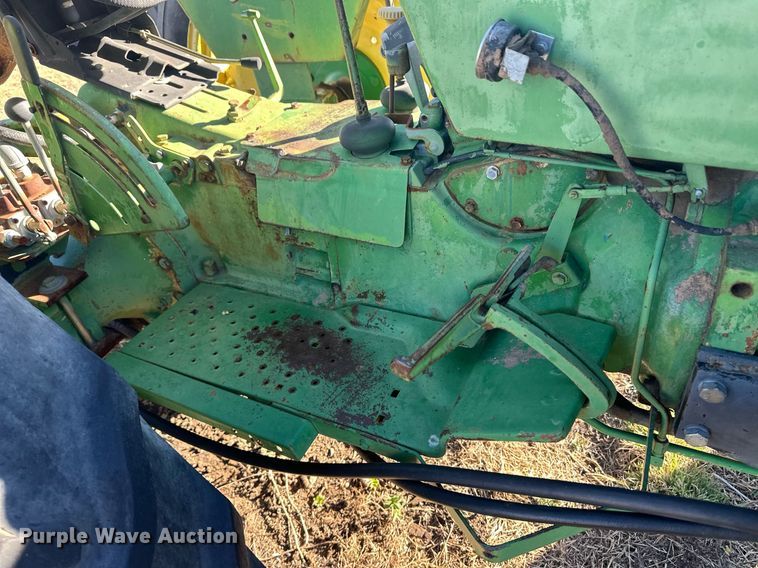 image for item ER8121 John Deere 2020 tractor