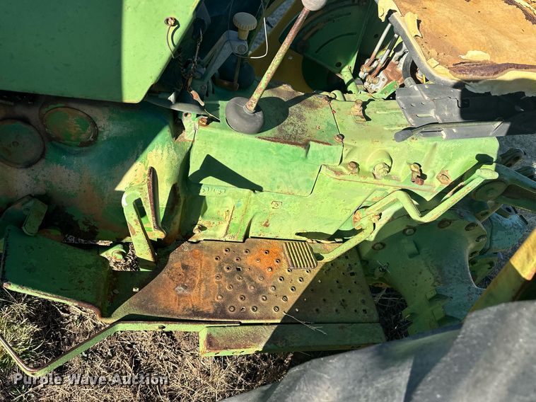 image for item ER8121 John Deere 2020 tractor