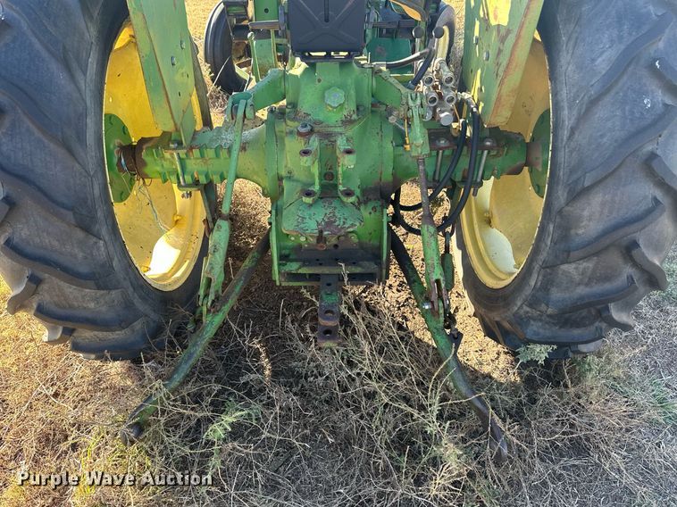 image for item ER8121 John Deere 2020 tractor