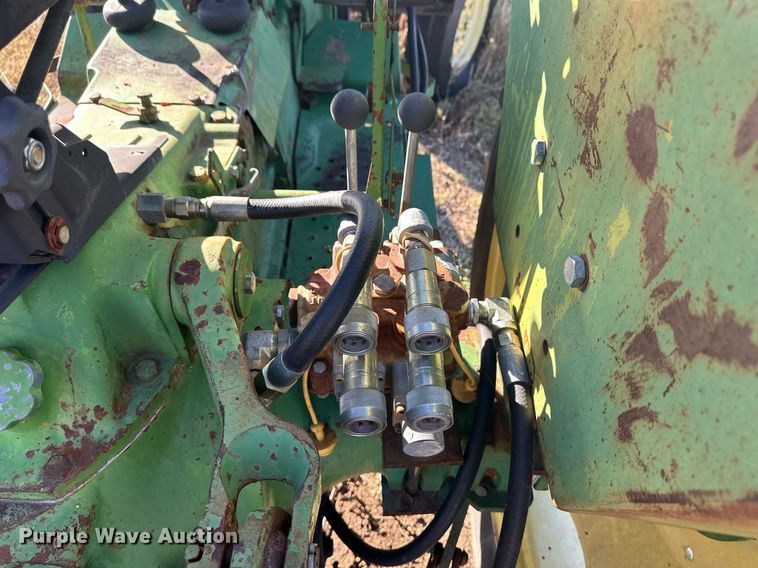 image for item ER8121 John Deere 2020 tractor