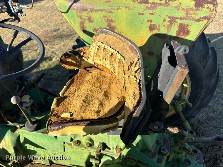 image for item ER8121 John Deere 2020 tractor