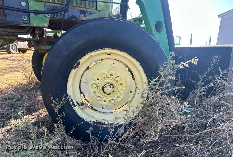 image for item ER8121 John Deere 2020 tractor