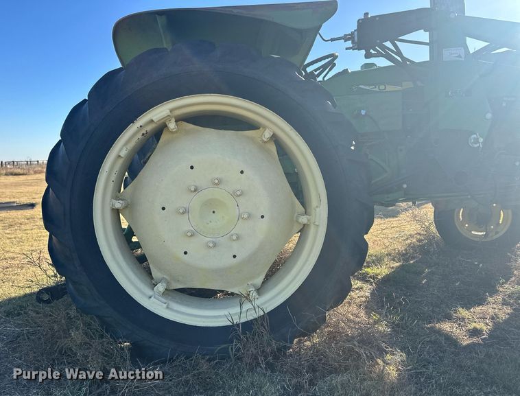 image for item ER8121 John Deere 2020 tractor