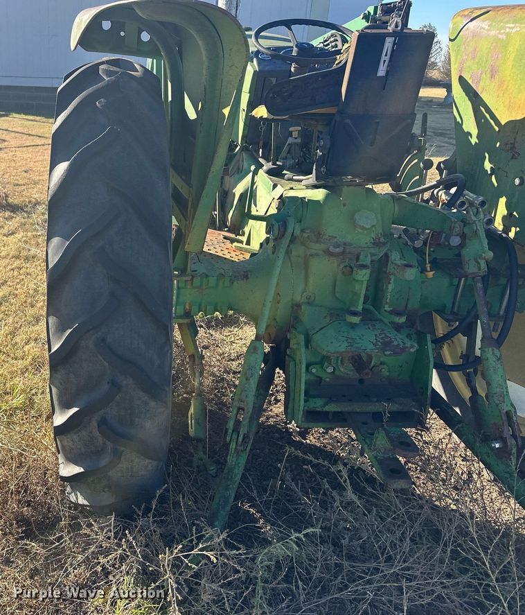 image for item ER8121 John Deere 2020 tractor