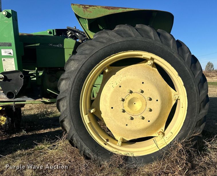 image for item ER8121 John Deere 2020 tractor