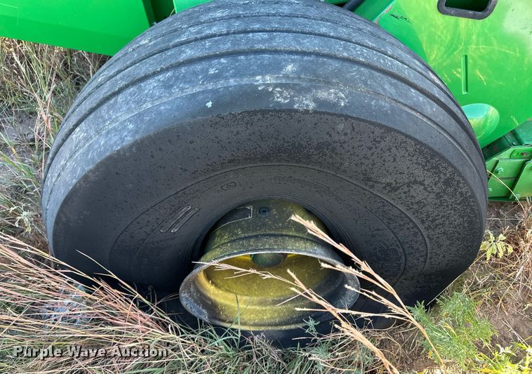 image for item ER8162 2018 John Deere 560M round baler