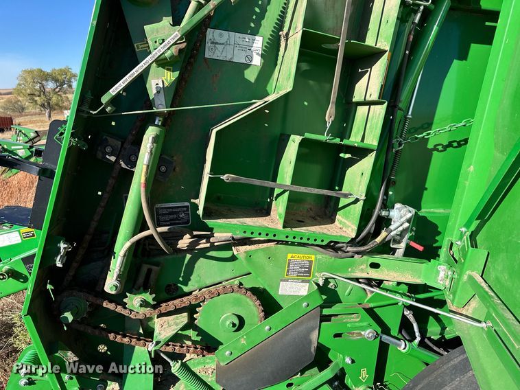 image for item ER8162 2018 John Deere 560M round baler