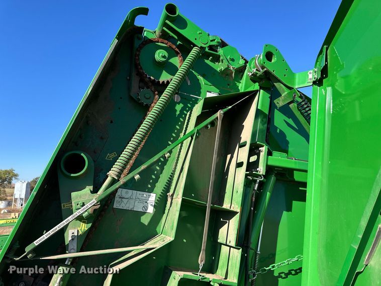 image for item ER8162 2018 John Deere 560M round baler