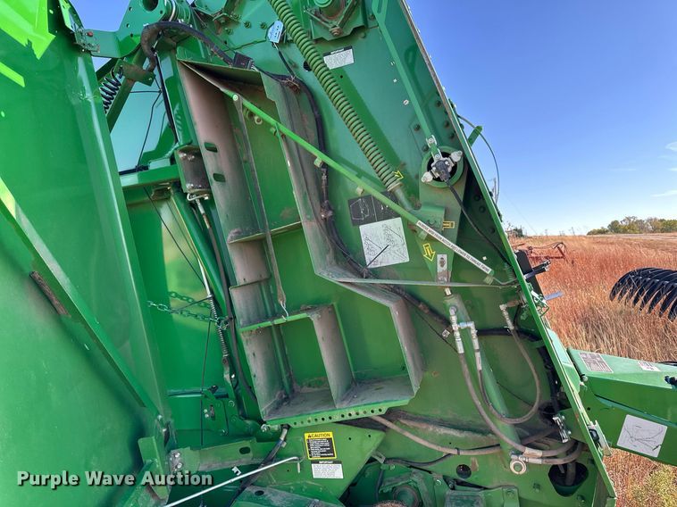 image for item ER8162 2018 John Deere 560M round baler