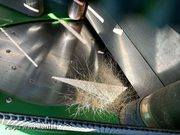 image for item ER8162 2018 John Deere 560M round baler