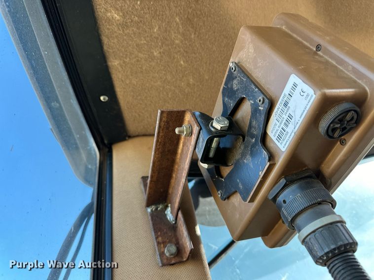 image for item ER8162 2018 John Deere 560M round baler