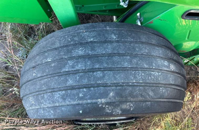 image for item ER8162 2018 John Deere 560M round baler