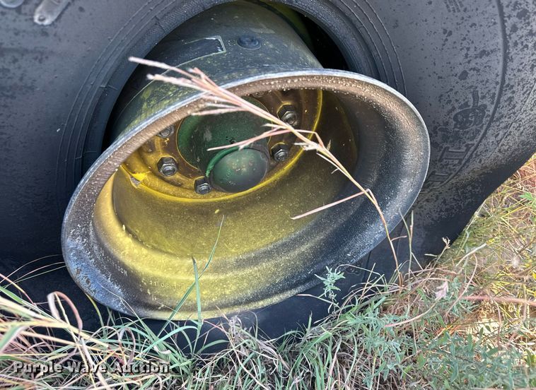 image for item ER8162 2018 John Deere 560M round baler