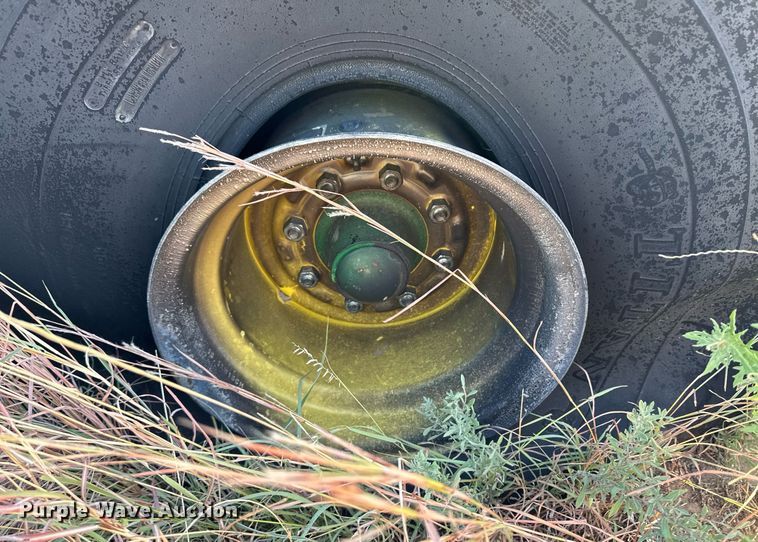 image for item ER8162 2018 John Deere 560M round baler