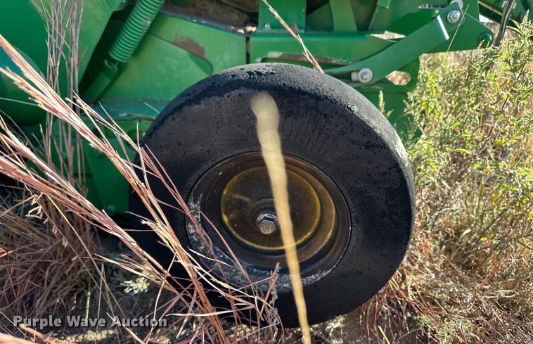 image for item ER8162 2018 John Deere 560M round baler