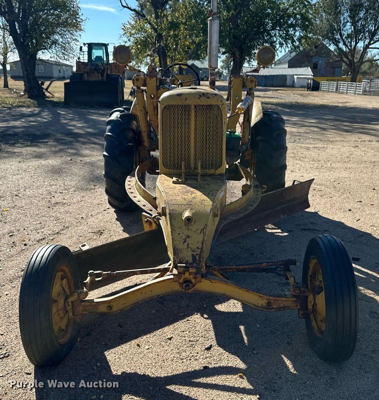 image for item ER8231 Allis Chalmers motor grader