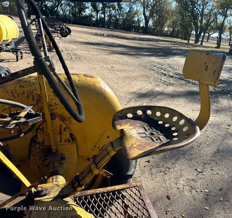 image for item ER8231 Allis Chalmers motor grader