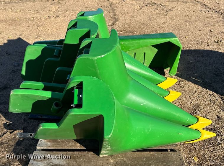 image for item ER8232 John Deere 1293 header parts