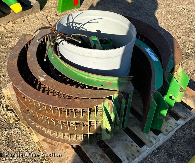 image for item ER8233 (2) sets of concaves