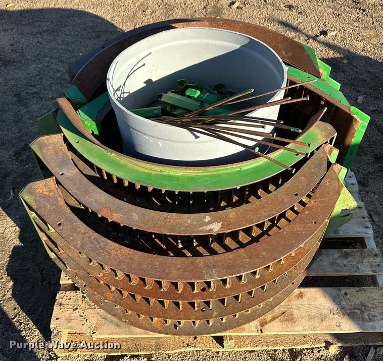 image for item ER8233 (2) sets of concaves