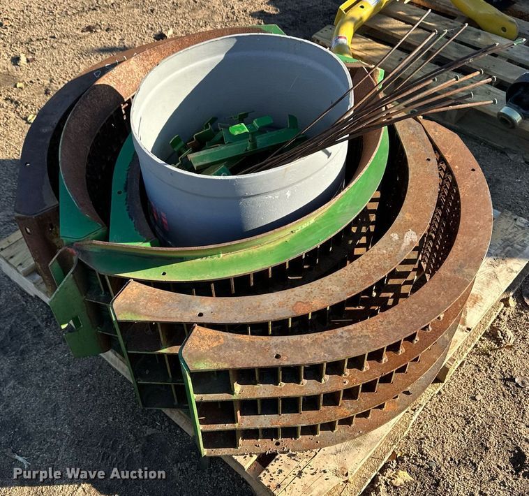 image for item ER8233 (2) sets of concaves