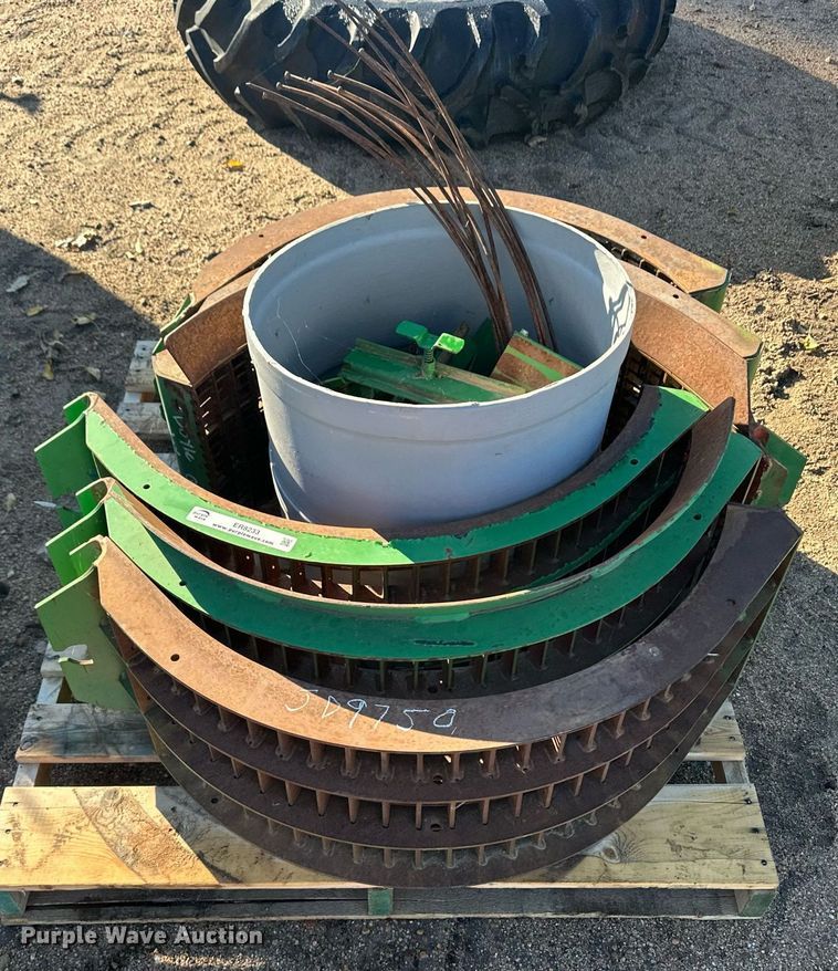 image for item ER8233 (2) sets of concaves