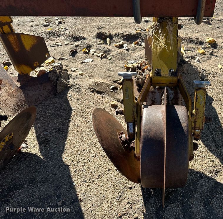 image for item ER8237 Row crop cultivator