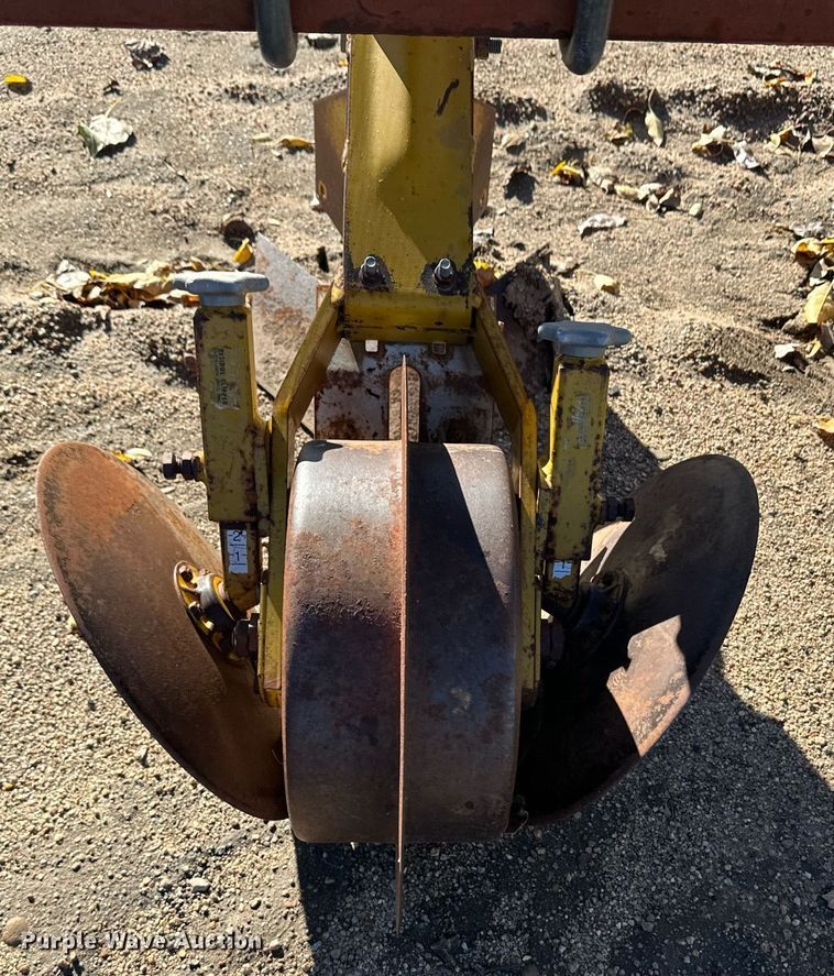 image for item ER8237 Row crop cultivator