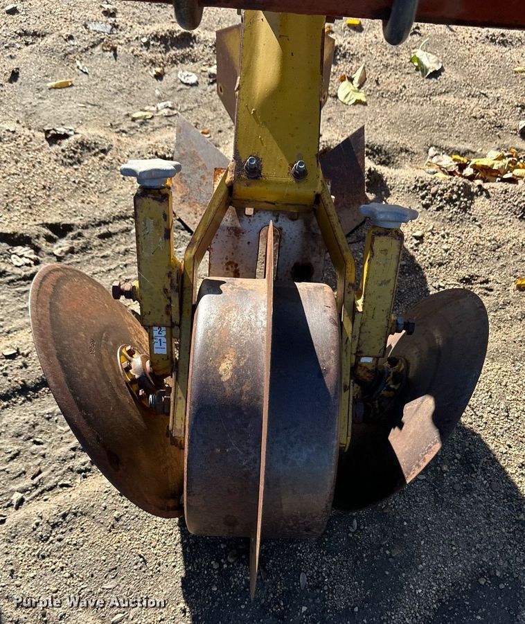 image for item ER8237 Row crop cultivator