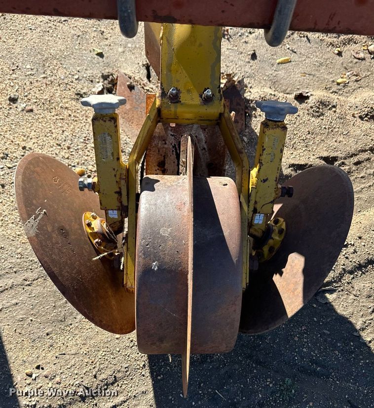 image for item ER8237 Row crop cultivator