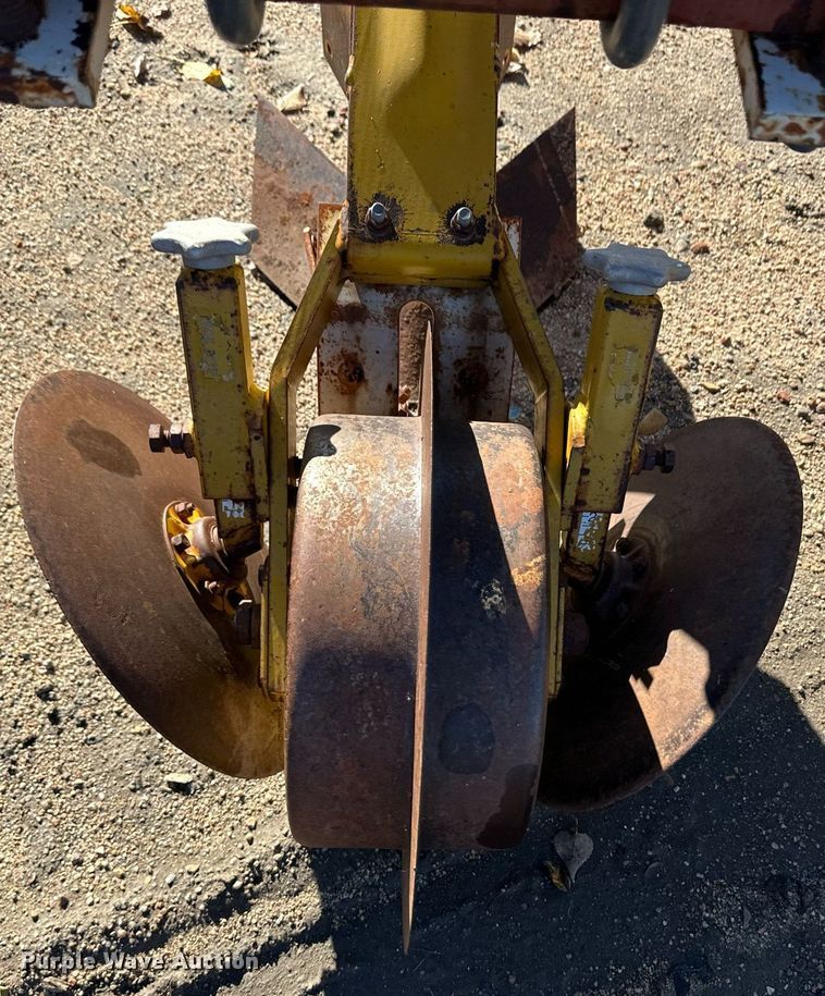 image for item ER8237 Row crop cultivator