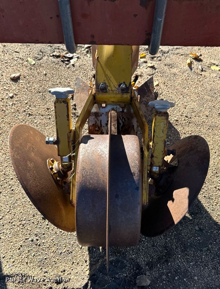 image for item ER8237 Row crop cultivator