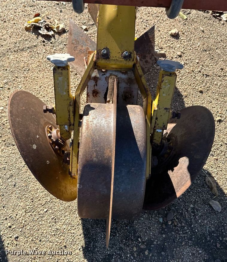 image for item ER8237 Row crop cultivator