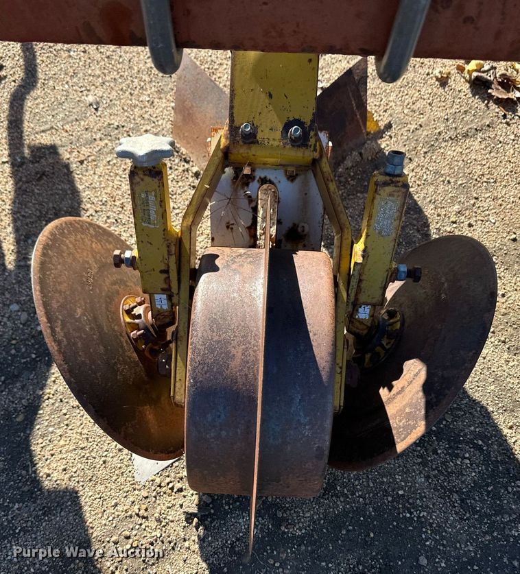 image for item ER8237 Row crop cultivator