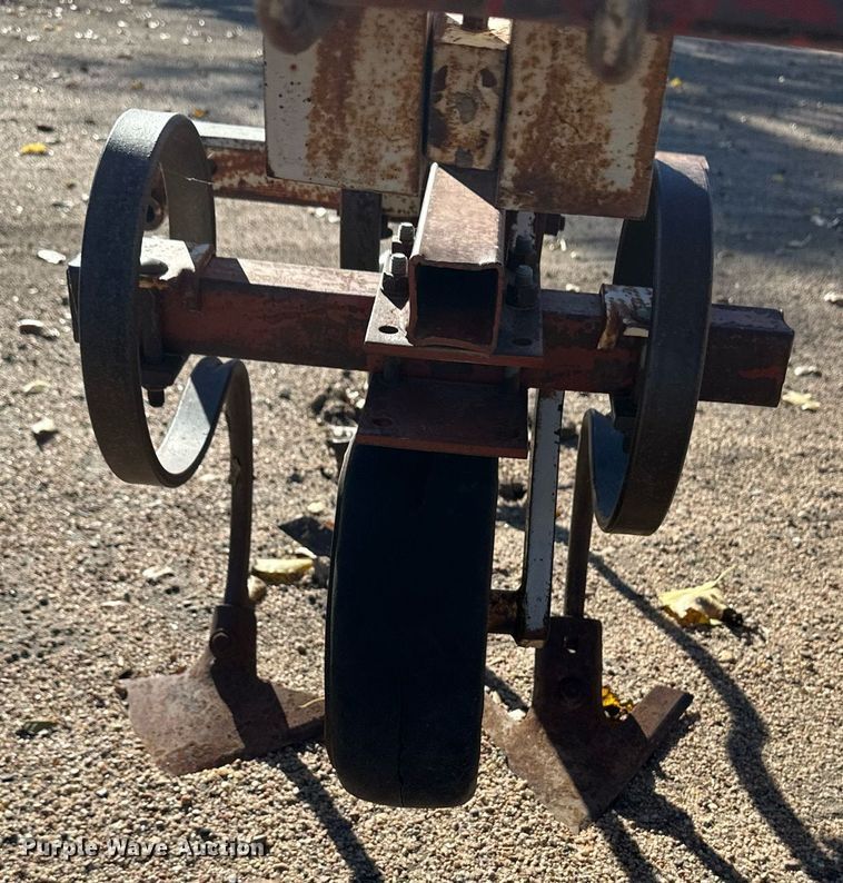 image for item ER8237 Row crop cultivator