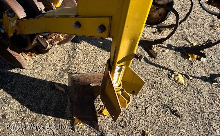 image for item ER8237 Row crop cultivator