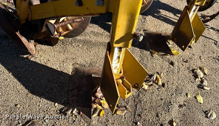 image for item ER8237 Row crop cultivator