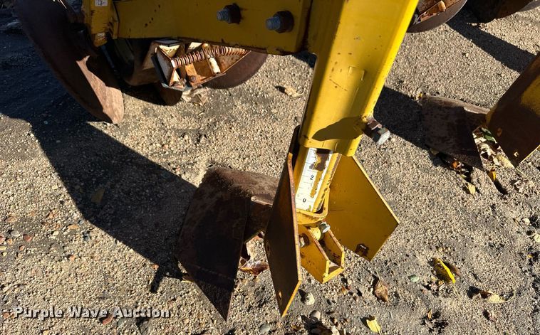 image for item ER8237 Row crop cultivator