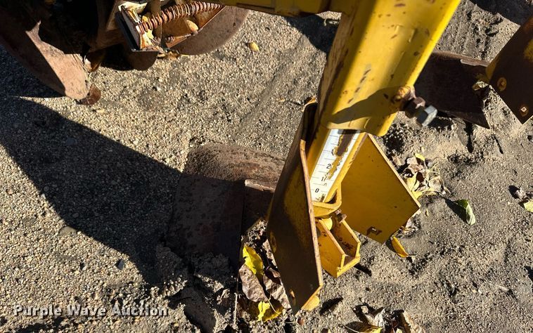 image for item ER8237 Row crop cultivator