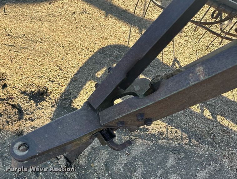 image for item ER8238 John Deere rotary hay rake