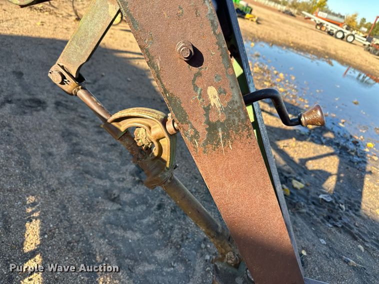 image for item ER8238 John Deere rotary hay rake