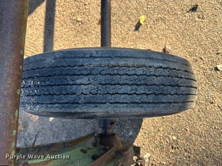 image for item ER8238 John Deere rotary hay rake