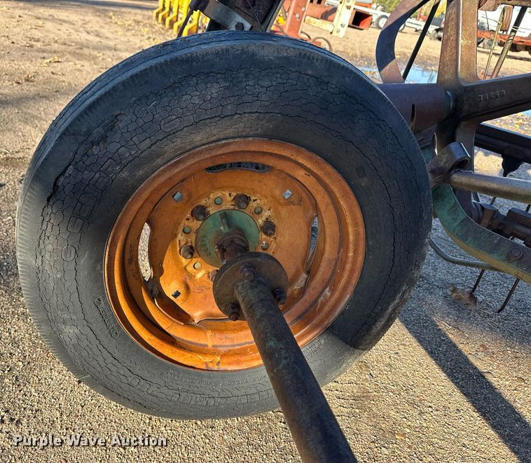 image for item ER8238 John Deere rotary hay rake