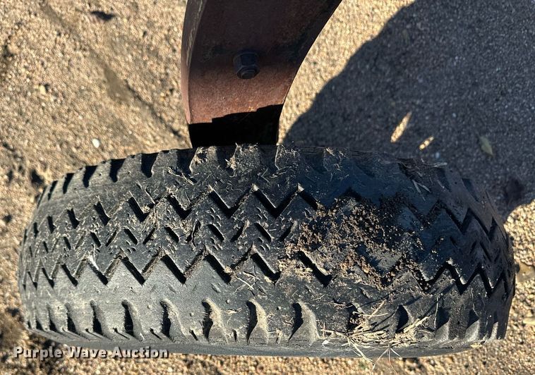 image for item ER8238 John Deere rotary hay rake